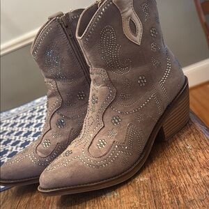 EUC girls’ boots